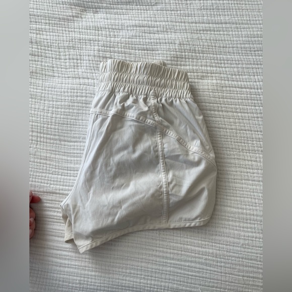 Lululemon Tracker Low-Rise Lined Short 4” - Picture 3 of 5